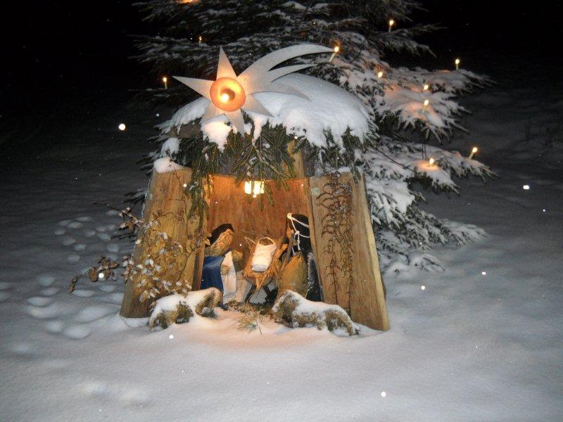 Krippe beim Dorfchristbaum